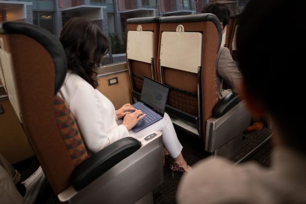 HP Elite Dragonfly typing