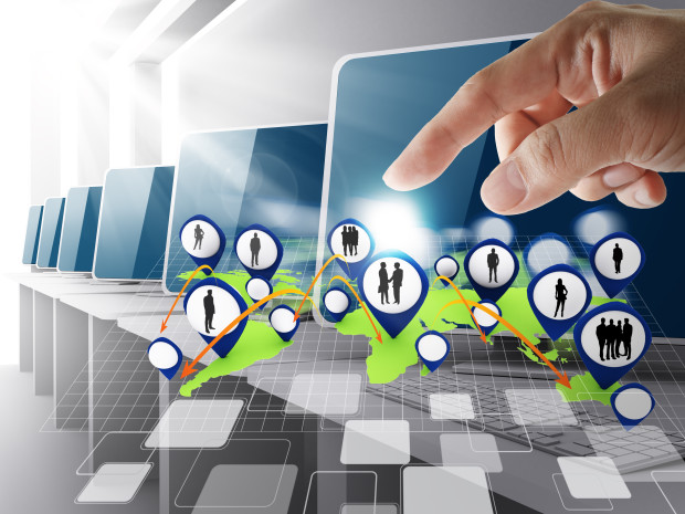 hand point to social network icon Top Ten Things Job Hunters Should Do on Social Media