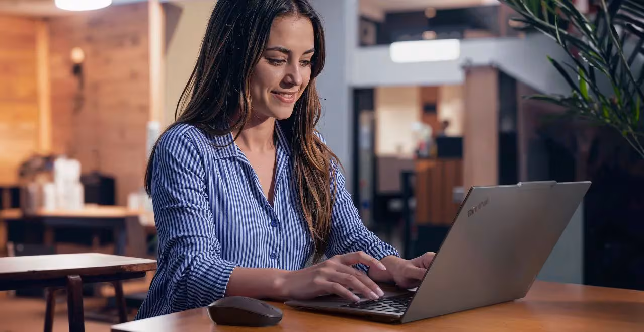 Lenovo ThinkPad X9 14 Aura Edition (14ʺ Intel) Laptop - Lifestyle